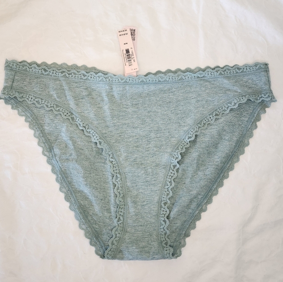 Victoria's Secret Lace Bikini Panties - Picture 6 of 10